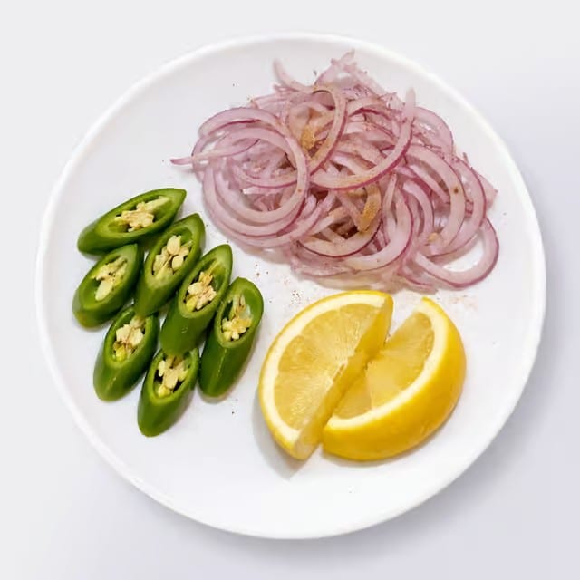 Sliced Onion/ Chili/ Lemon.